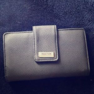 Reaction wallet